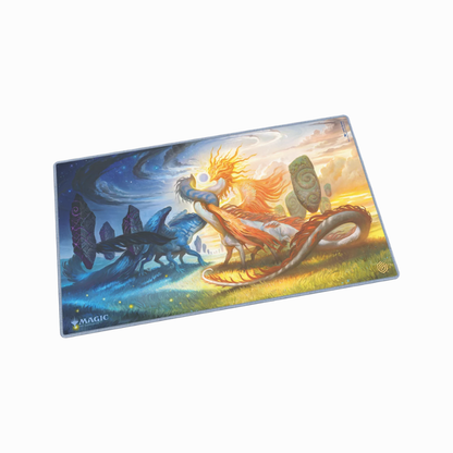 Ultimate Guard Playmat Lorwyns Finsternis mit Drachen-Artwork in Blau und Orange, rutschfeste Magic Spielmatte