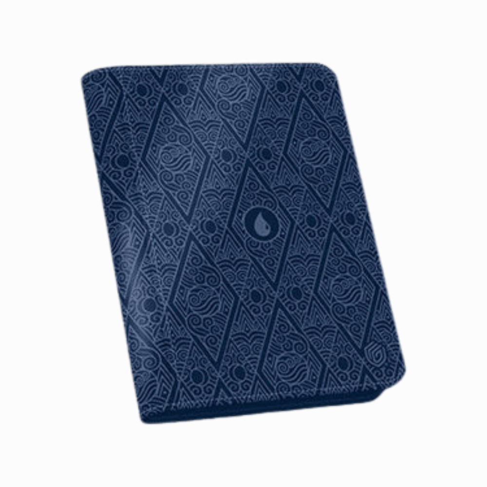 Ultimate Guard 4-Pocket Zipfolio „Avatar – Blue Mana“ in blauem Xenoskin-Design. Strukturierte Oberfläche mit Wasser-Mana-Symbol, Reißverschluss und 4er-Ringmuster. Hochwertiger Ordner für Sammelkarten.