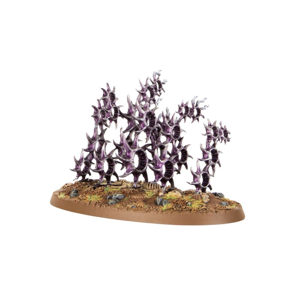 Warhammer Age of Sigmar Die Verfluchte Reflexion (83-112) mit einer Formation aus stacheligen Dämonengestalten.