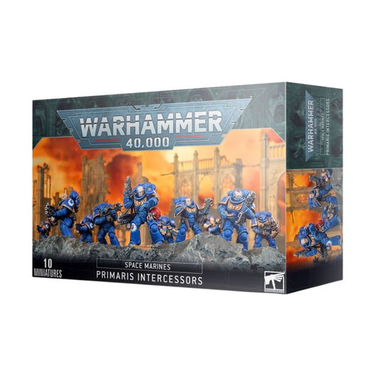 Warhammer 40k Primaris Intercessors Set Box und bemalte Space Marines Infanterieeinheiten mit Boltern und blauer Rüstung
