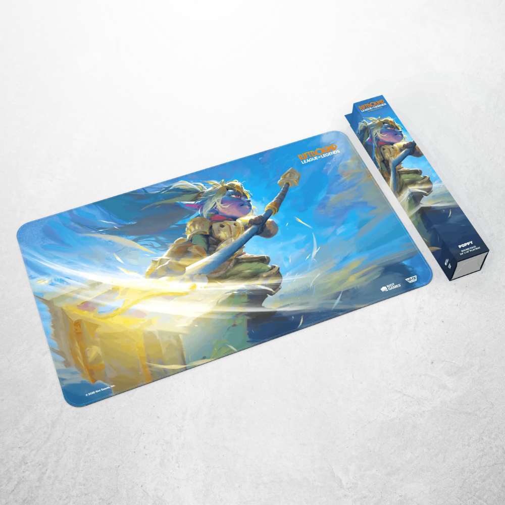 Riftbound Unleashed Playmat „Poppy, Keeper of the Hammer“ mit Verpackung und Spielmatte im offiziellen League of Legends Design.
