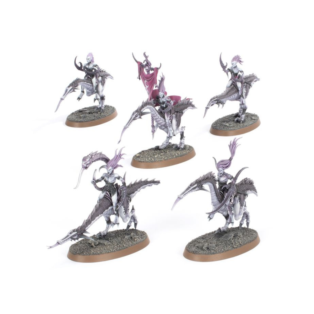 Warhammer Age of Sigmar Speerspitze: Epikureische Feiernde (70-834) mit fünf bemalten Reiter-Miniaturen.