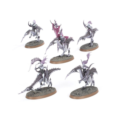 Warhammer Age of Sigmar Speerspitze: Epikureische Feiernde (70-834) mit fünf bemalten Reiter-Miniaturen.