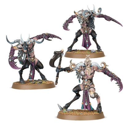 Warhammer Age of Sigmar Streitmacht: Das Dekadente Heer (83-125) mit drei Slaangor-Miniaturen.