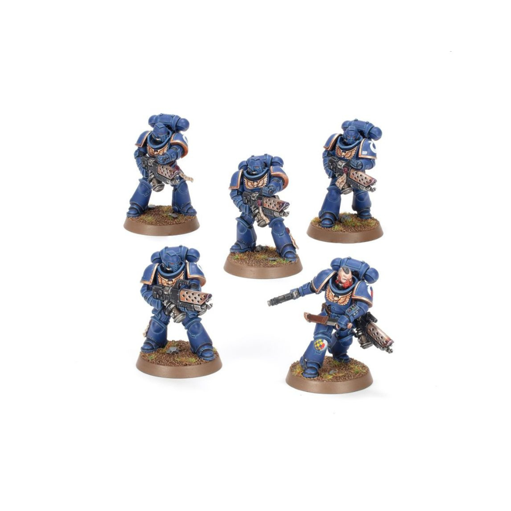 Warhammer 40k Space Marines Miniaturen bemalt mit Boltern und blauer Rüstung