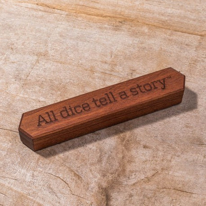 Q WORKSHOP Sapelli All Dice Box – Würfelbox aus Holz mit Magnetverschluss