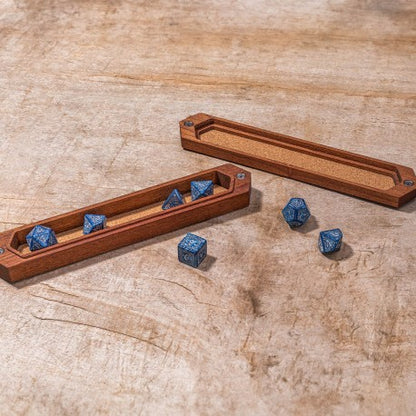 Q WORKSHOP Sapelli All Dice Box – Würfelbox aus Holz mit Magnetverschluss