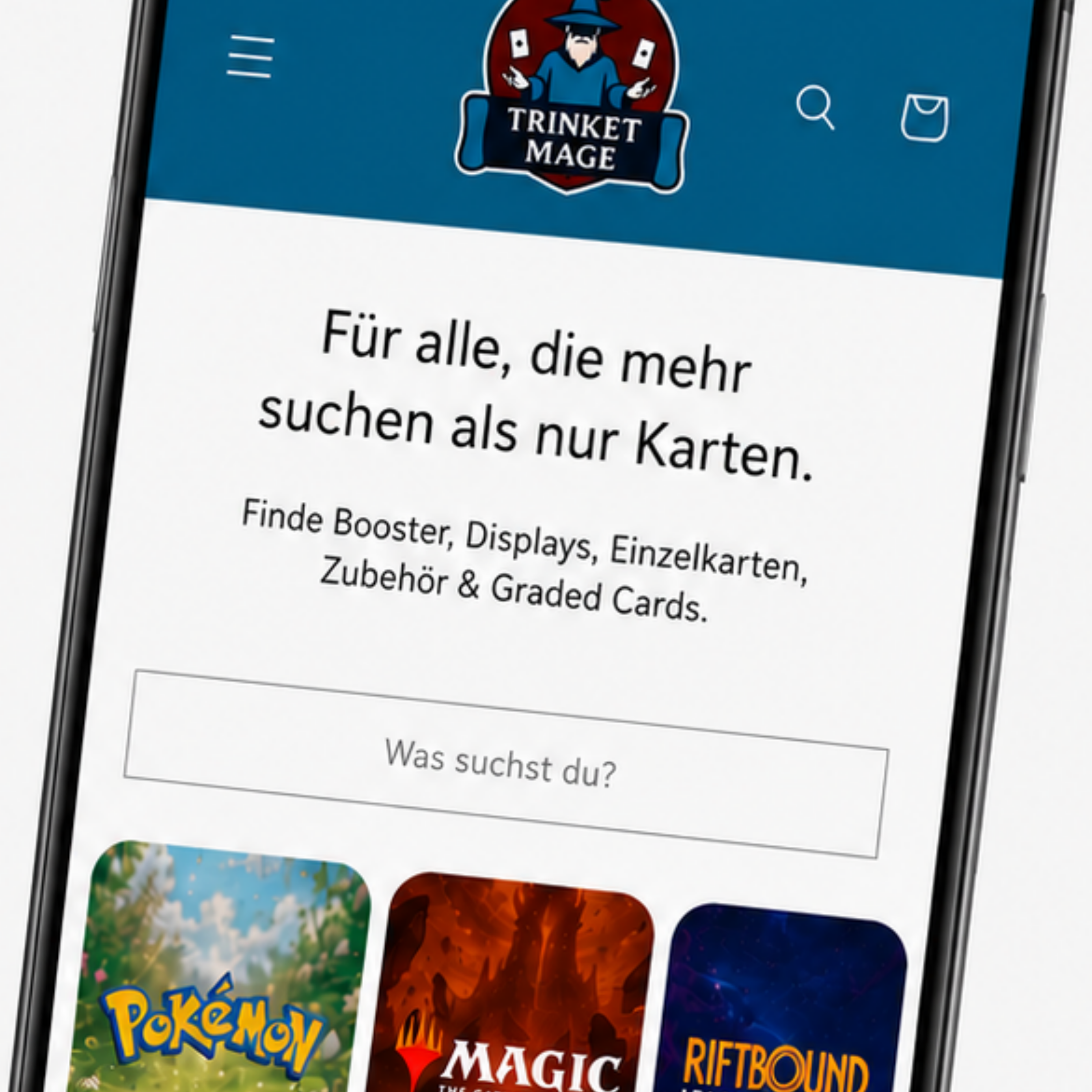 Smartphone mit der mobilen Startseite des Trinket Mage Onlineshops für Sammelkarten und Zubehör.